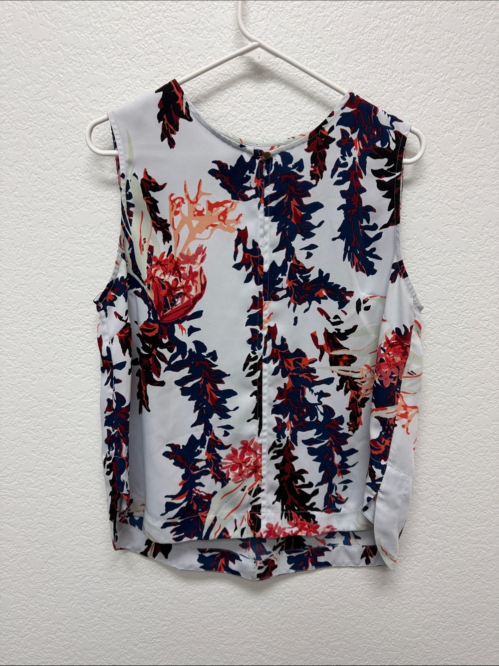Liz Claiborne White Tank Top with Navy & Coral Floral Print